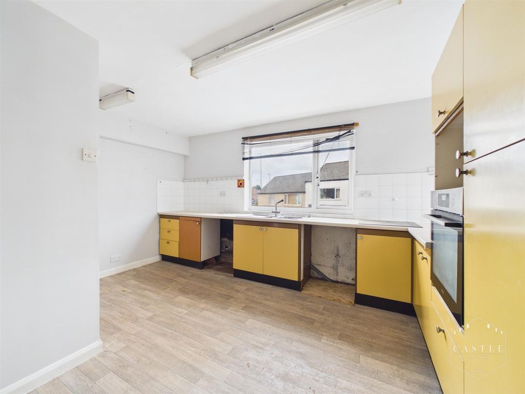 Property photo 2 of 15 Kitchen