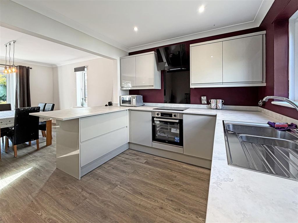 Property photo 2 of 11 Img_2093 (3).Jpg