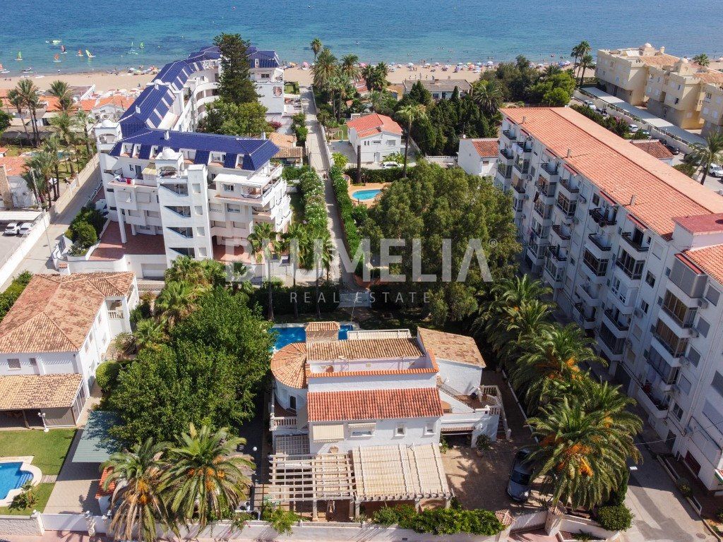 Property photo 1 of 58 Mediterranean Villa 100 Meters From The Beach For Sale In Dénia