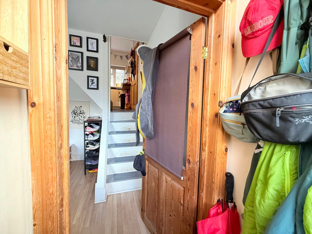 Property photo 2 of 25