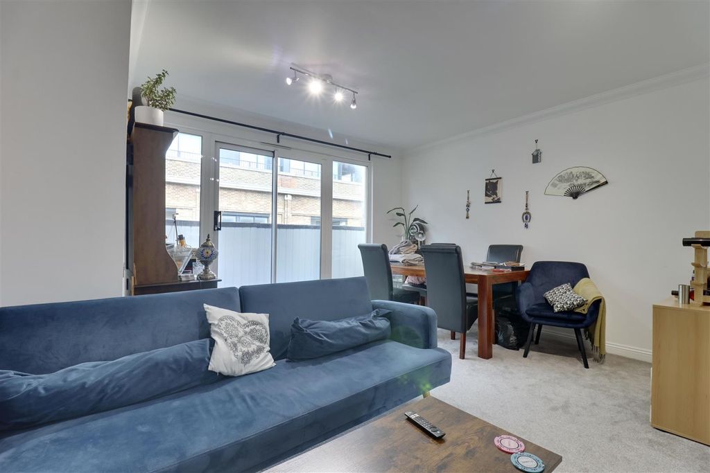 Property photo 1 of 14 2976C2E2-Ff87-4A8C-A966-7F58233F3C6F_1_201_A.Jpeg