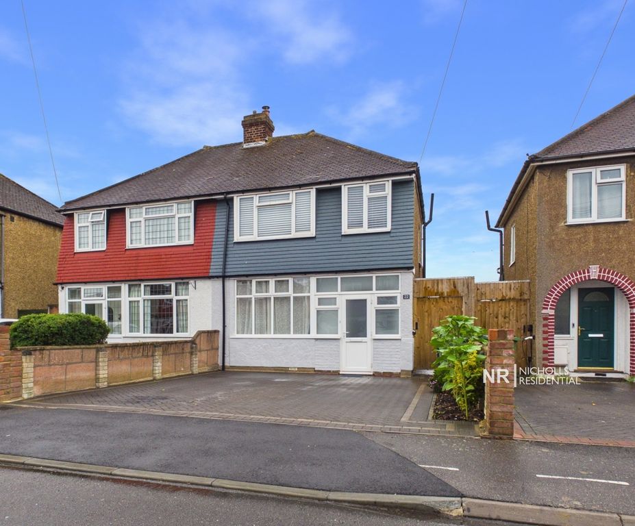3 bed semi-detached house for saleBeechcroft Road, Chessington, Surrey. KT9