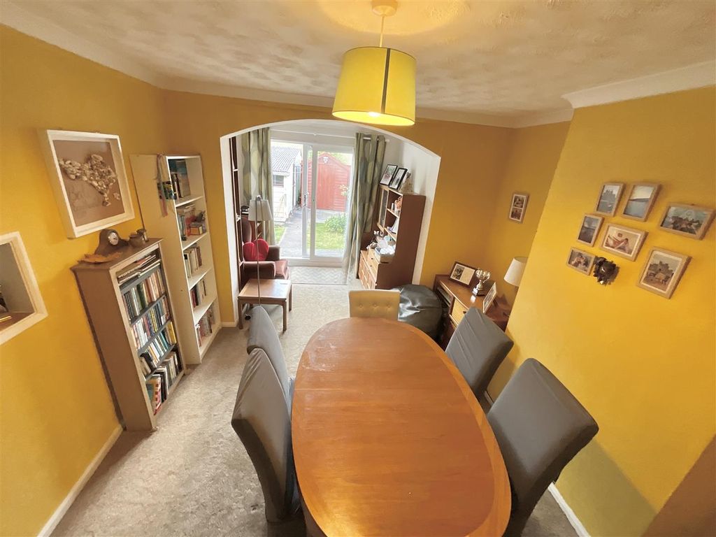 Property photo 3 of 10 Dining Room