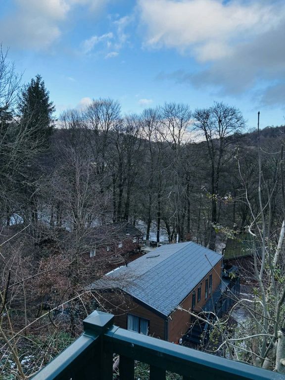 Property photo 2 of 12 Wimbledon 8