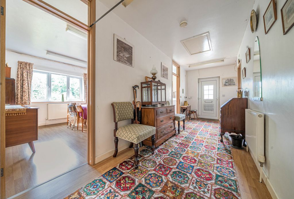 Property photo 2 of 14 1328803-13-688896...