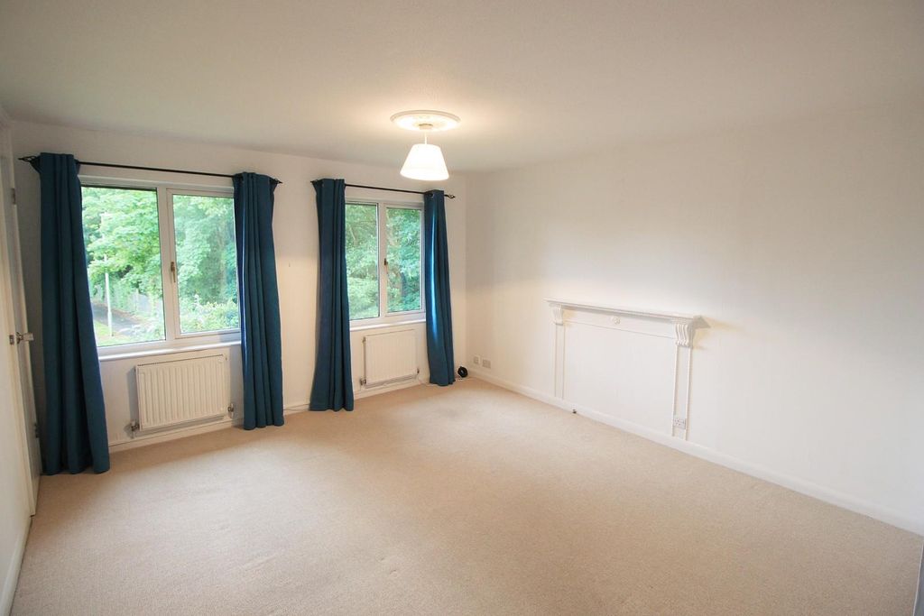 Property photo 2 of 5 Living.Jpg
