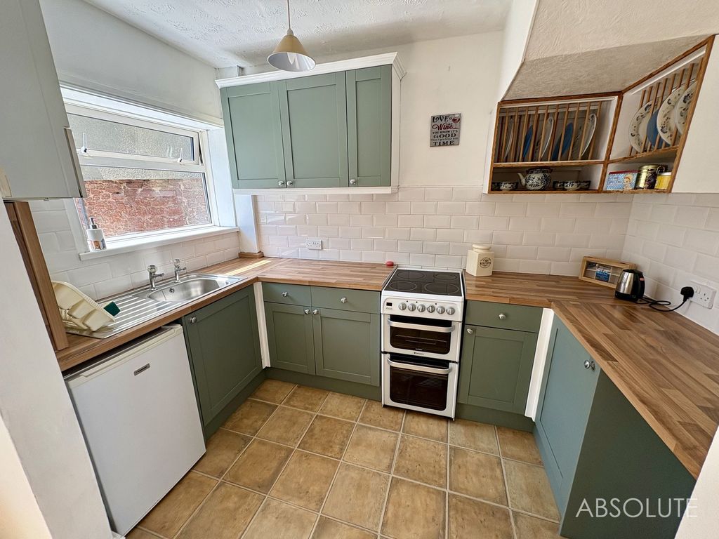 Property photo 2 of 15 Kitchen