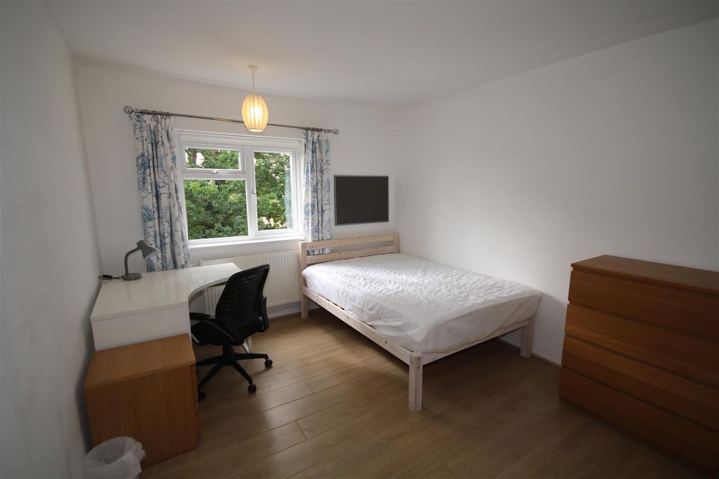 Property photo 1 of 15 Bedroom 2