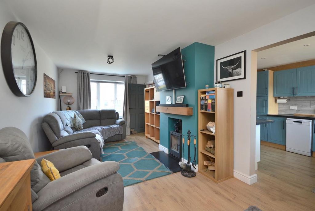 Property photo 3 of 18 Sitting Room