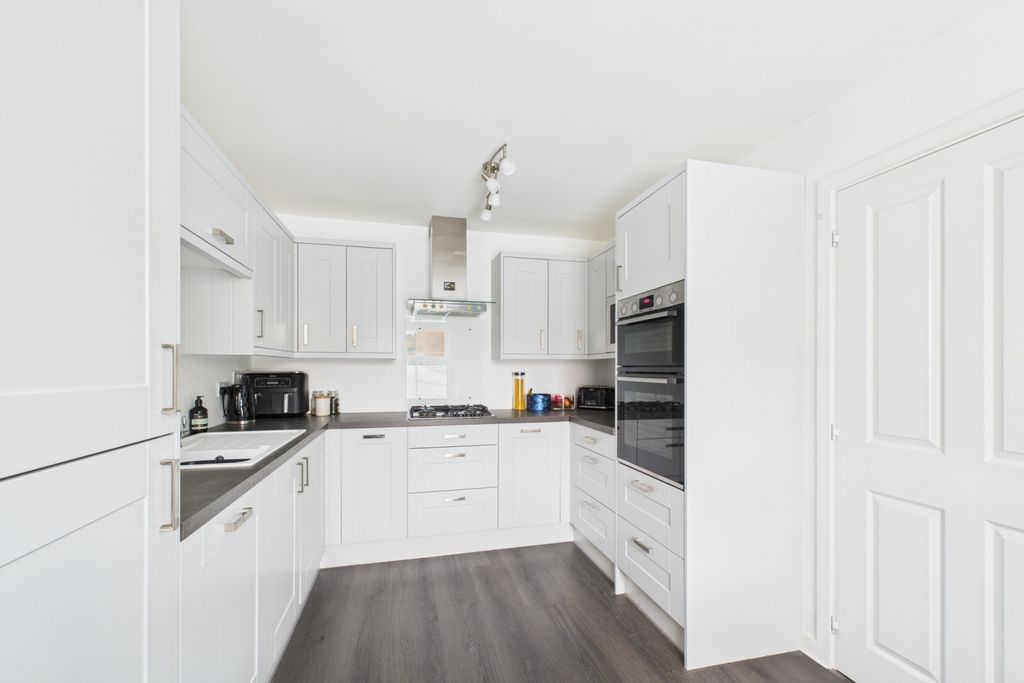 Property photo 2 of 14 Kitchen