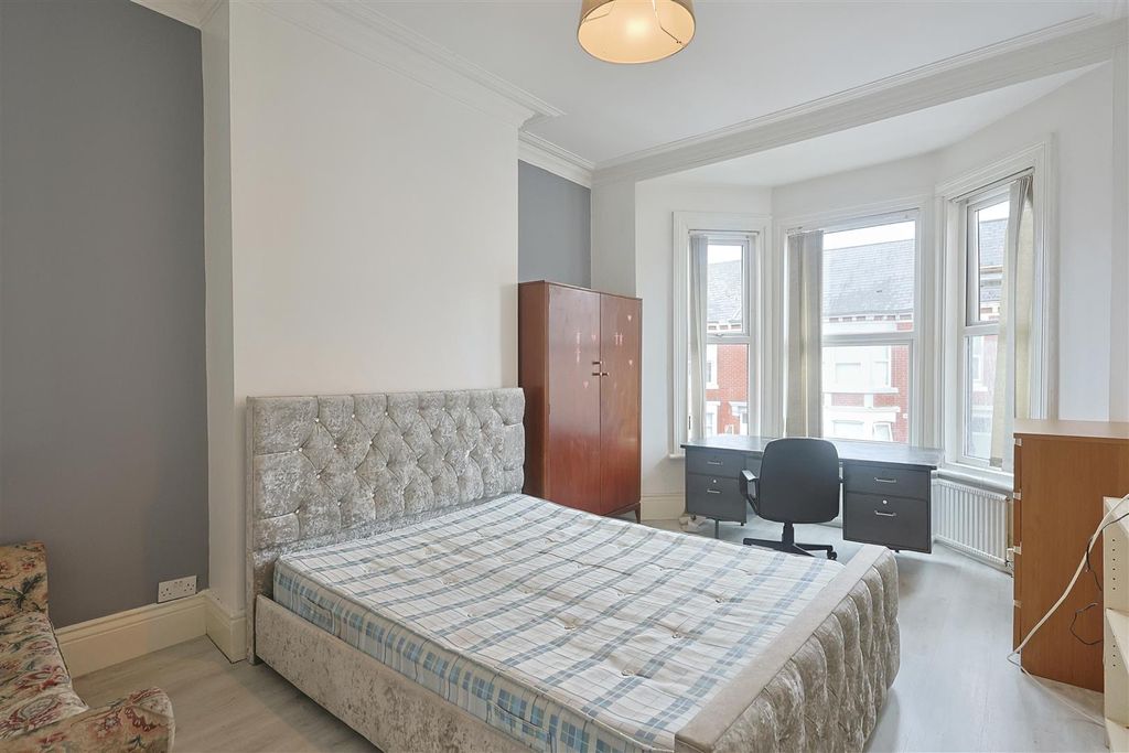 Property photo 2 of 7 D211C39C-1Db8-4B9D-8CD2-Cebda7550544_1_201_A.Jpeg