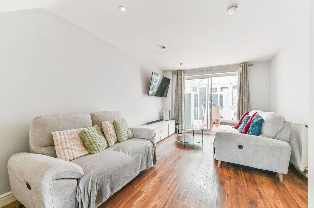 Property photo 2 of 20