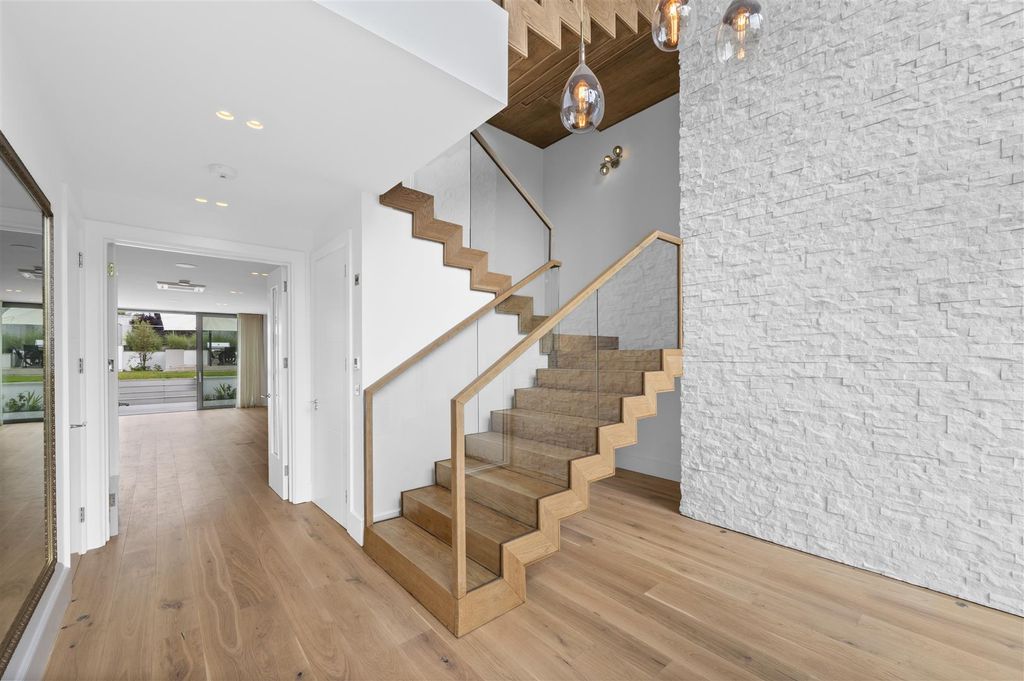 Property photo 2 of 40 92 Copse Hil,5.Jpg