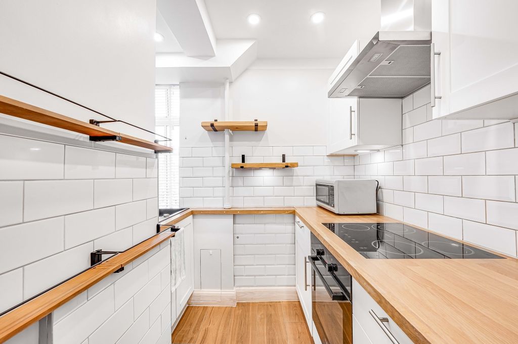 Property photo 2 of 11 Kfh_52_Langford_Cour