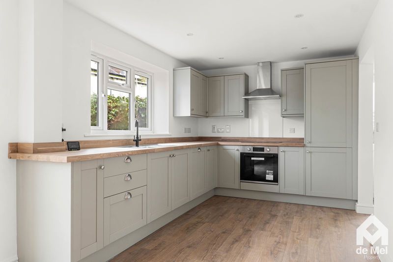 Property photo 3 of 11 Photo 9