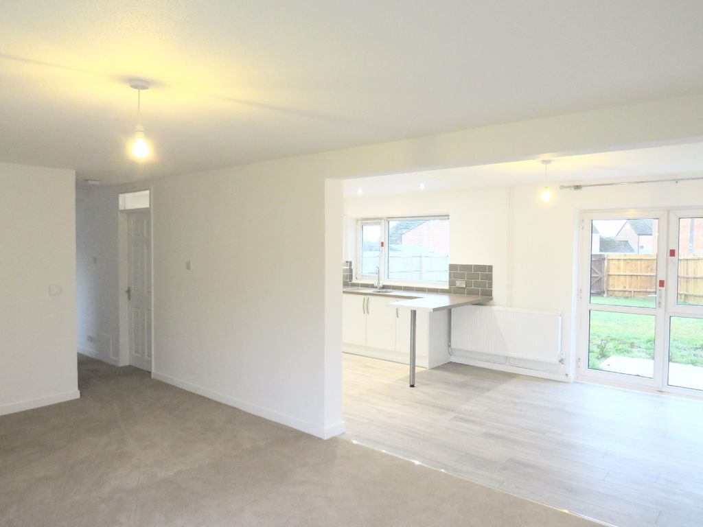 Property photo 3 of 16 Living Room