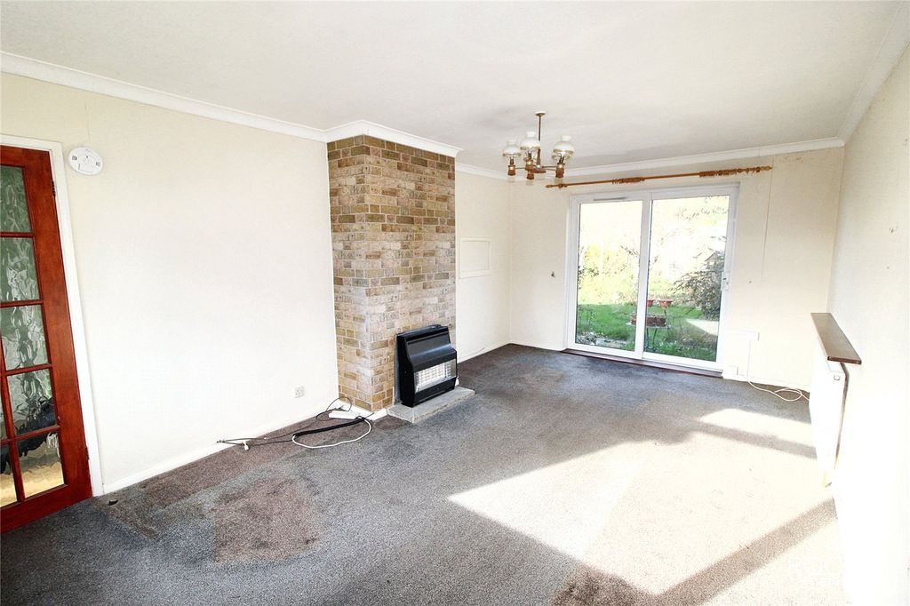 Property photo 3 of 14 Lounge