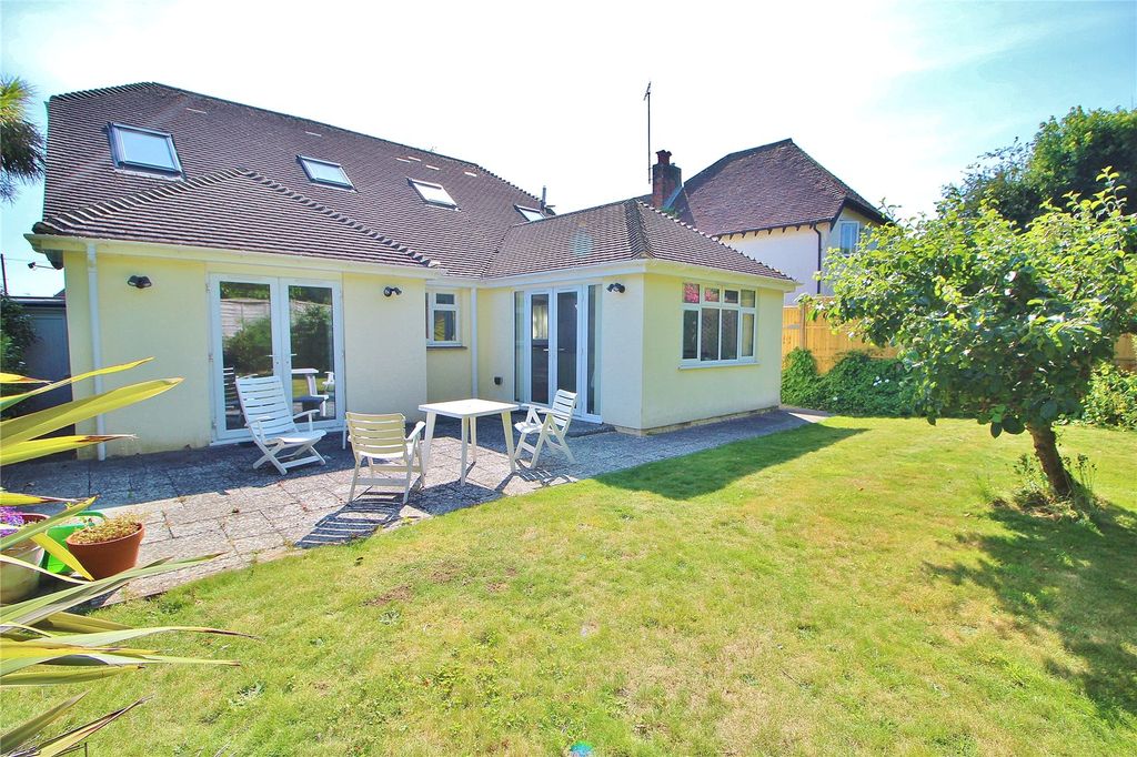 Property photo 3 of 23 Picture No. 32