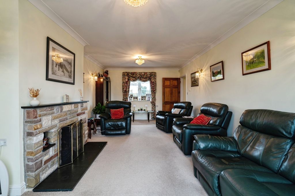 Property photo 2 of 17 Pbox-Img.Jpg