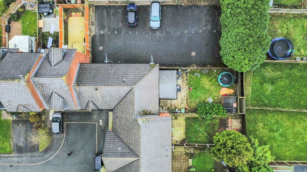 Property photo 2 of 20