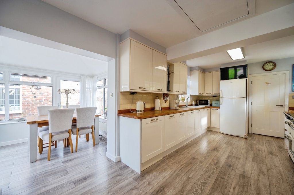 Property photo 3 of 19 Pbox-Img.Jpg
