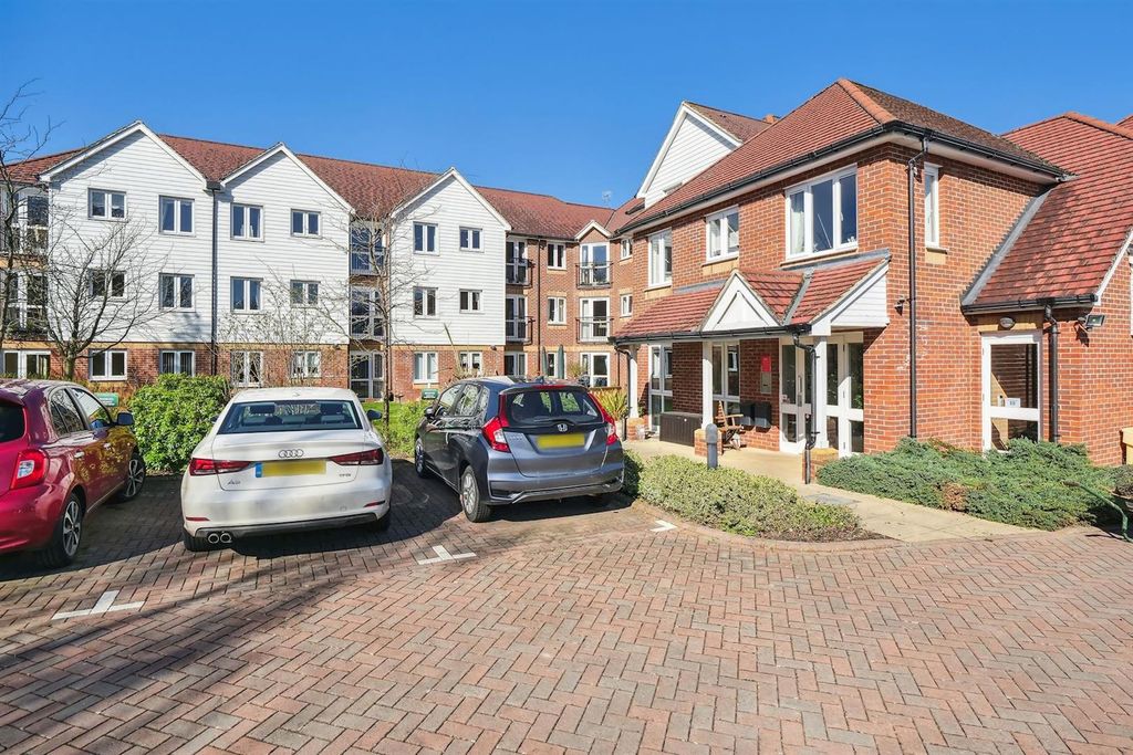 Property photo 3 of 15 01-7802033B-85d7-484B-98Ae-Fae1c7Fc5890P3617189-Me