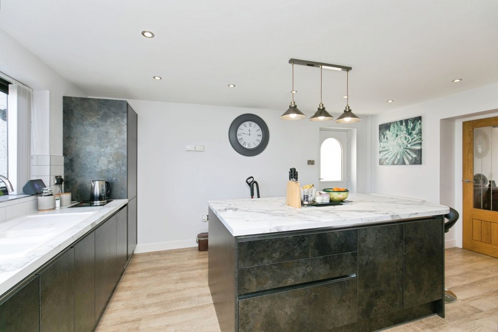 Property photo 3 of 17 Pbox-Img.Jpg