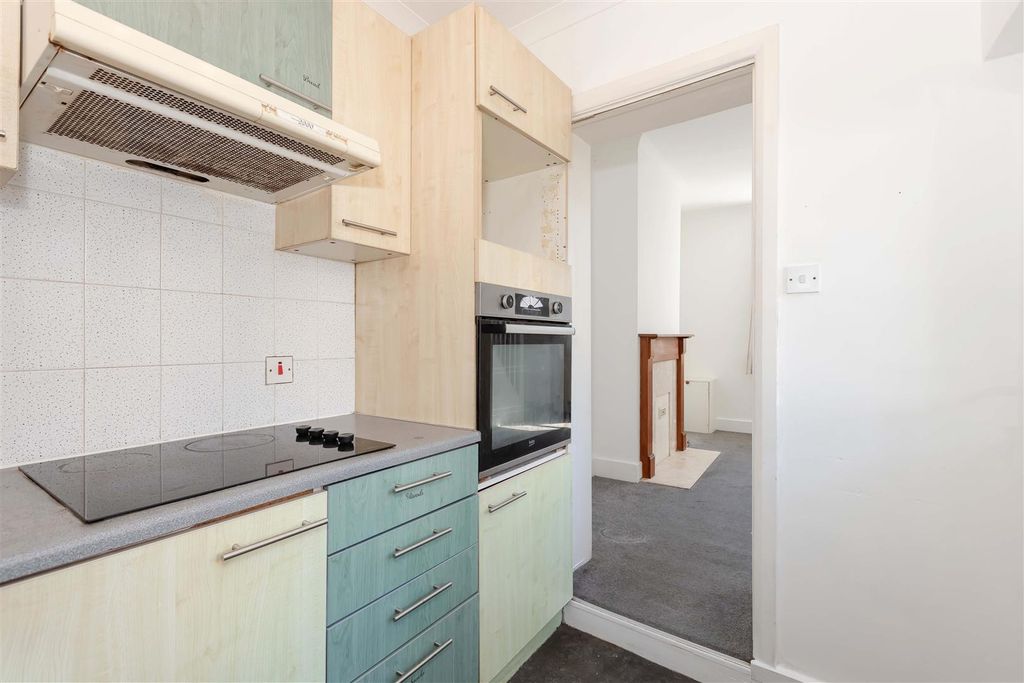Property photo 3 of 13 Station Rd_12.Jpg