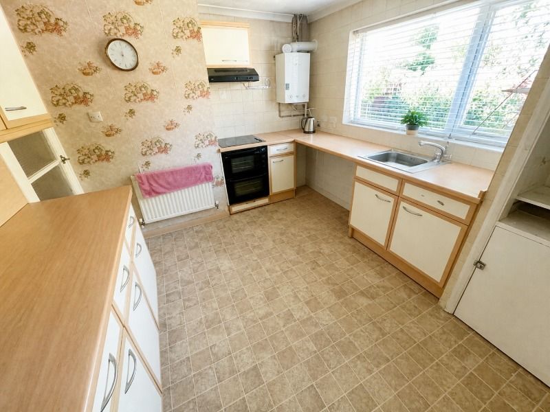 Property photo 2 of 7 Kitchen
