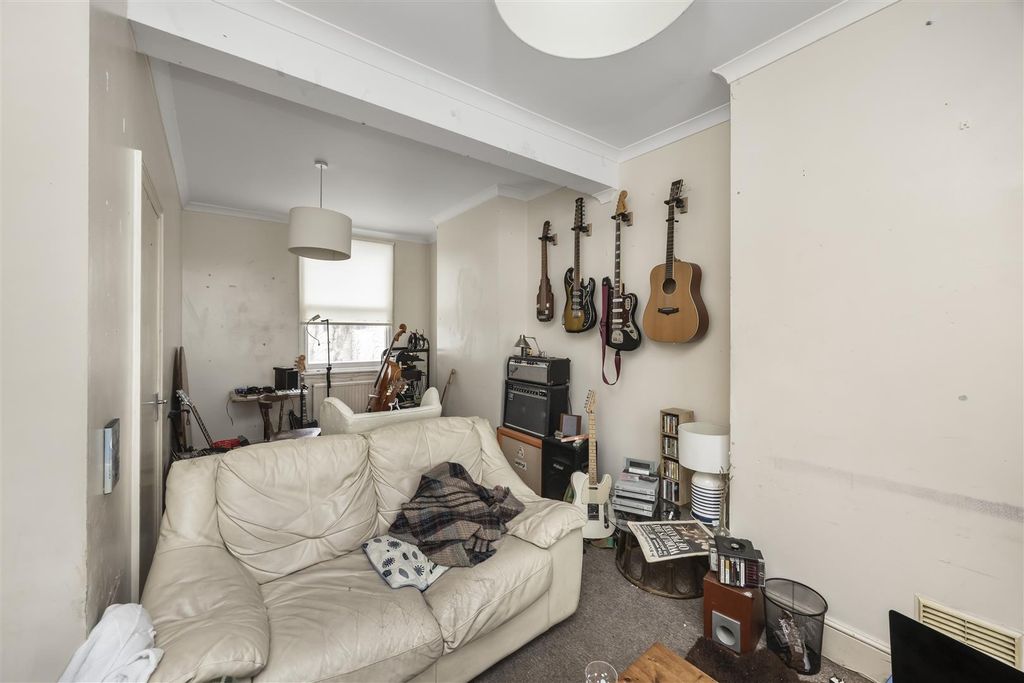 Property photo 3 of 10 Living Room