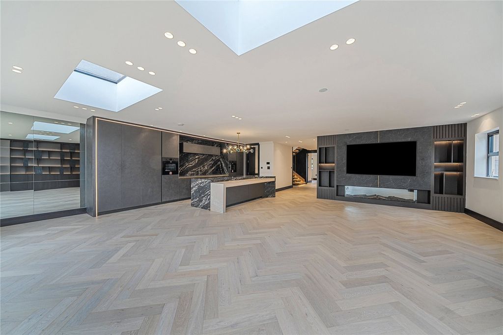 Property photo 2 of 22 Picture No. 14