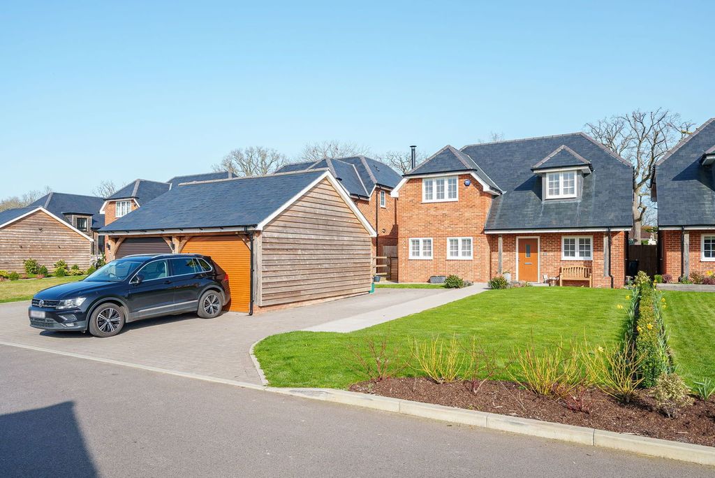 Property photo 1 of 28