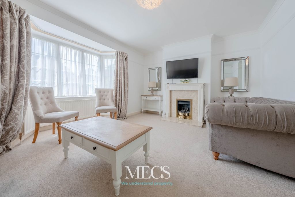 Property photo 2 of 18 5212472