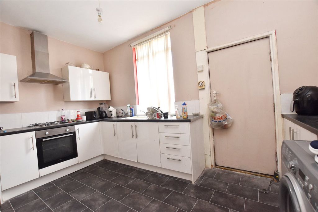 Property photo 3 of 8 Picture No. 12