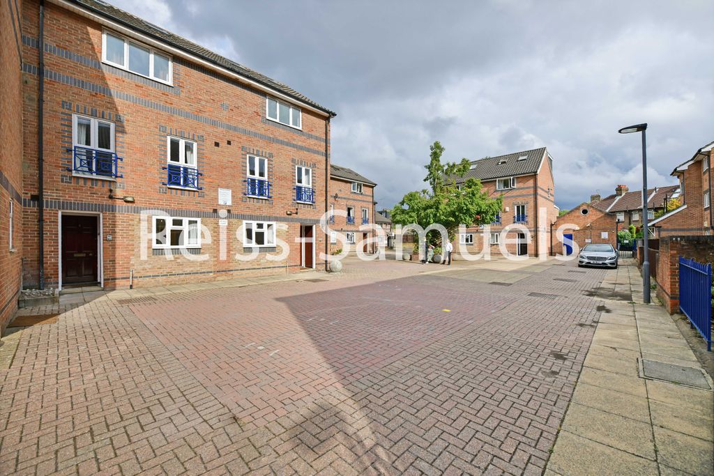 Property photo 3 of 45