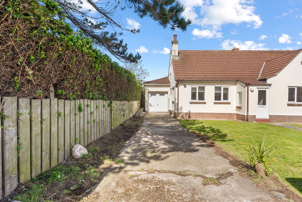 Property photo 2 of 26 Westholme