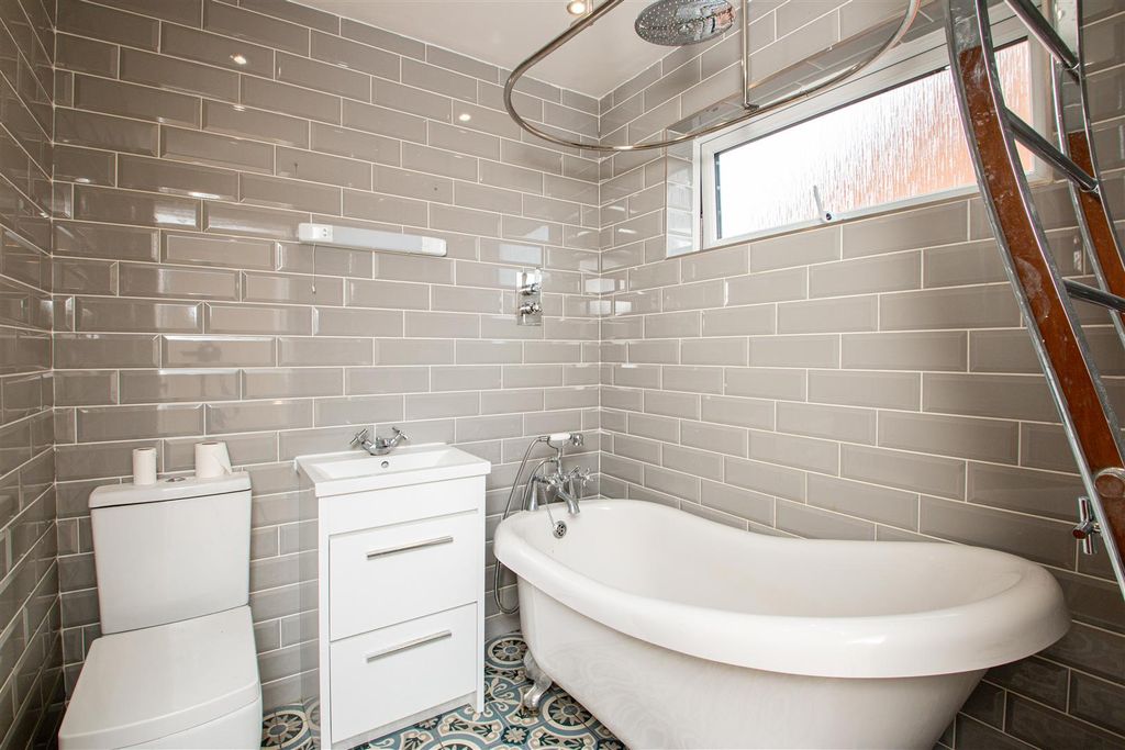 Property photo 3 of 11 61Sum_10.Jpg
