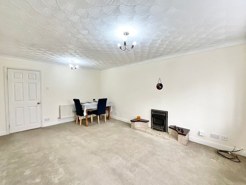 Property photo 3 of 27