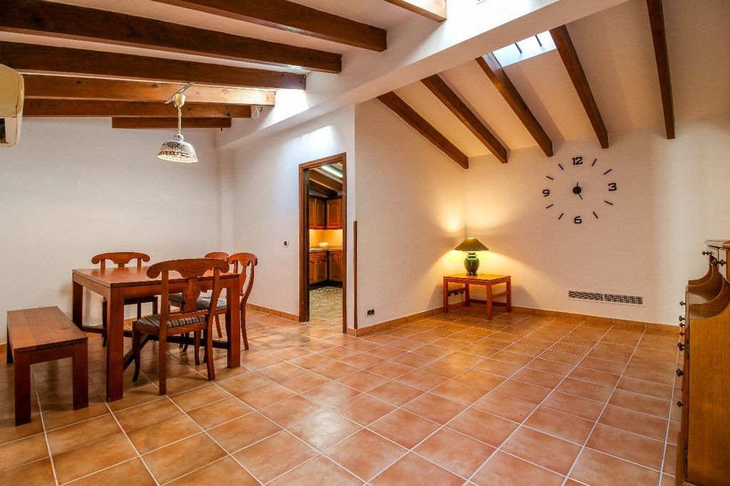 Property photo 2 of 10 C2277 (12)