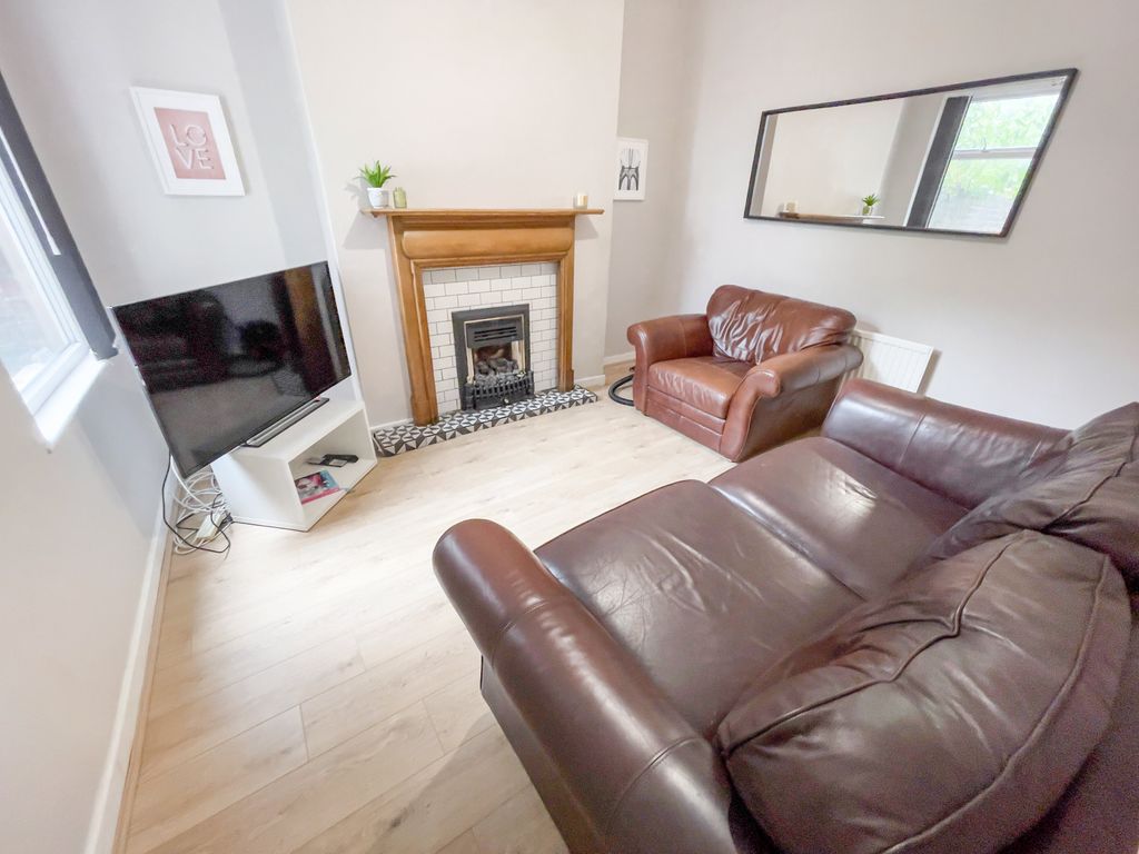 Property photo 3 of 11 77B2A7A6-3E5D-41Df-8529-860Ef9D43D16_1_100_O