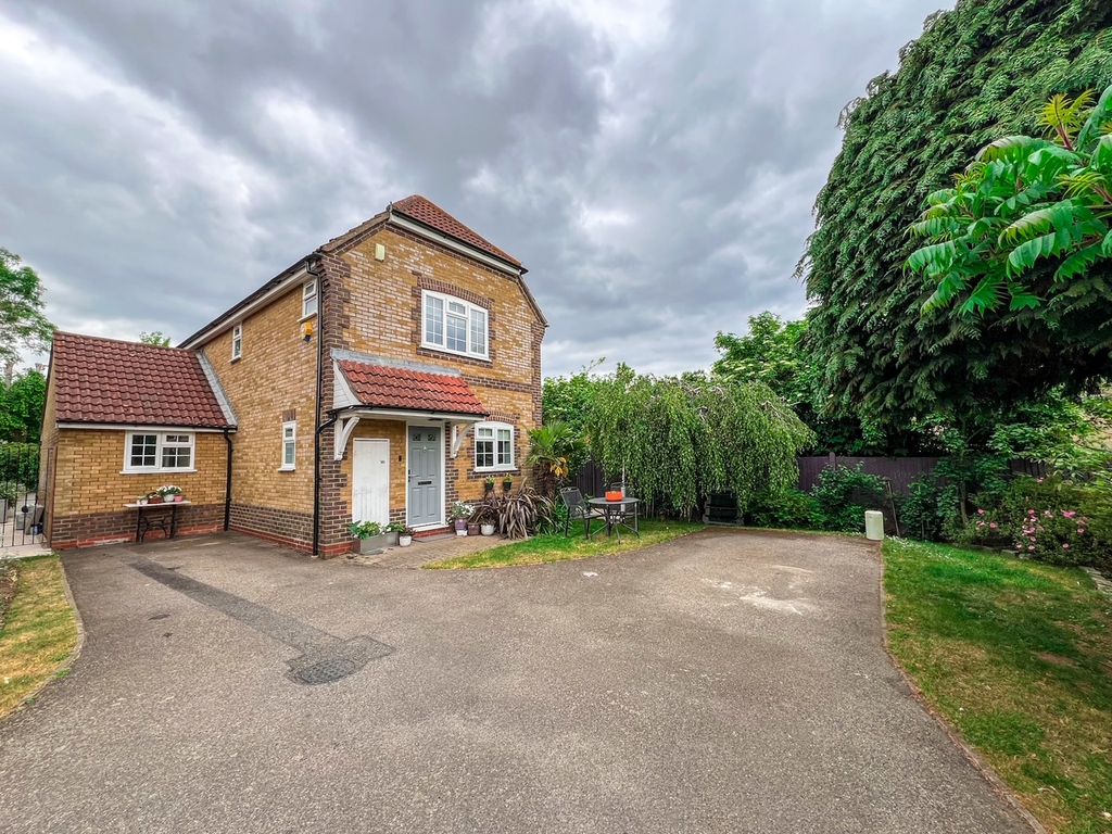 Property photo 2 of 37