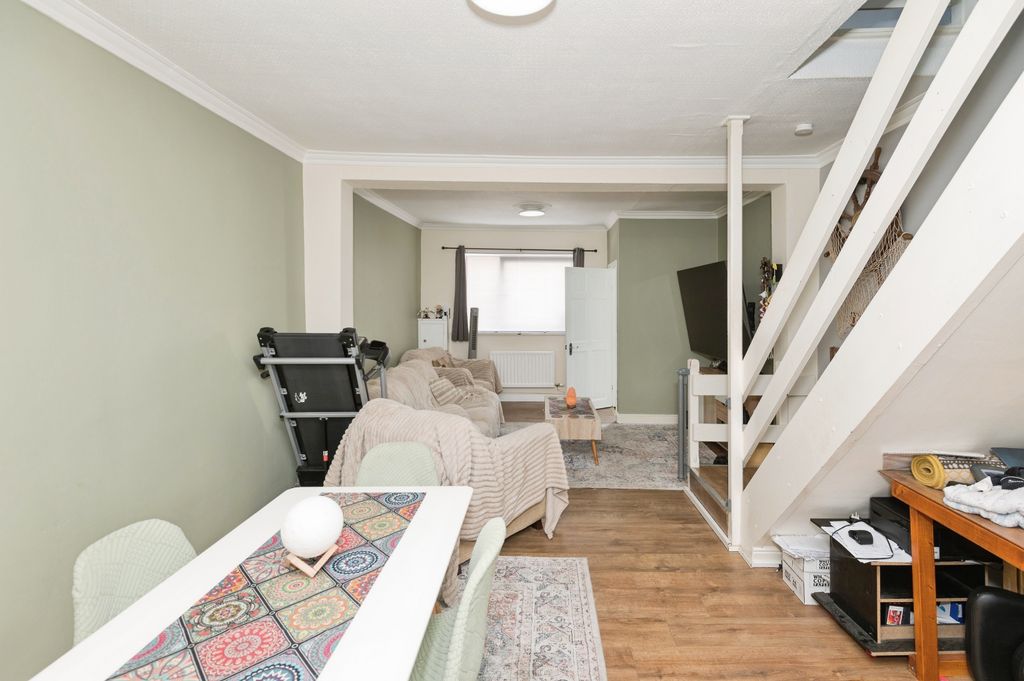 Property photo 3 of 26