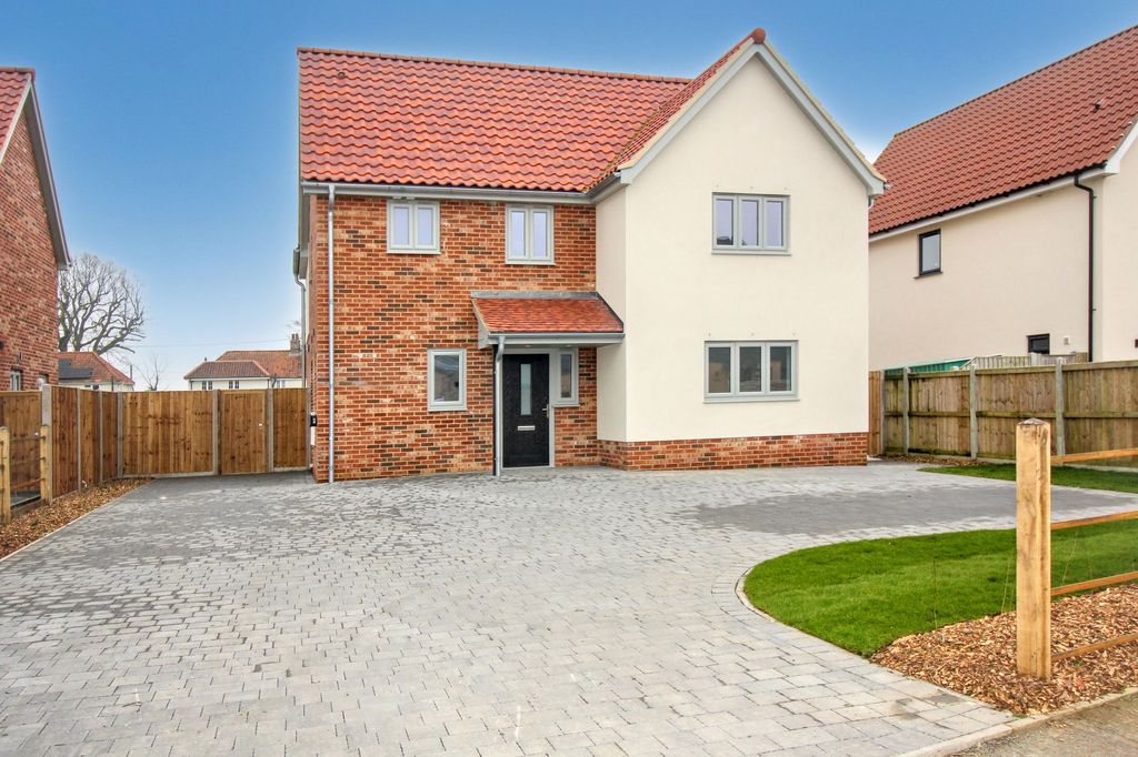 Property photo 1 of 25 Front Driveway