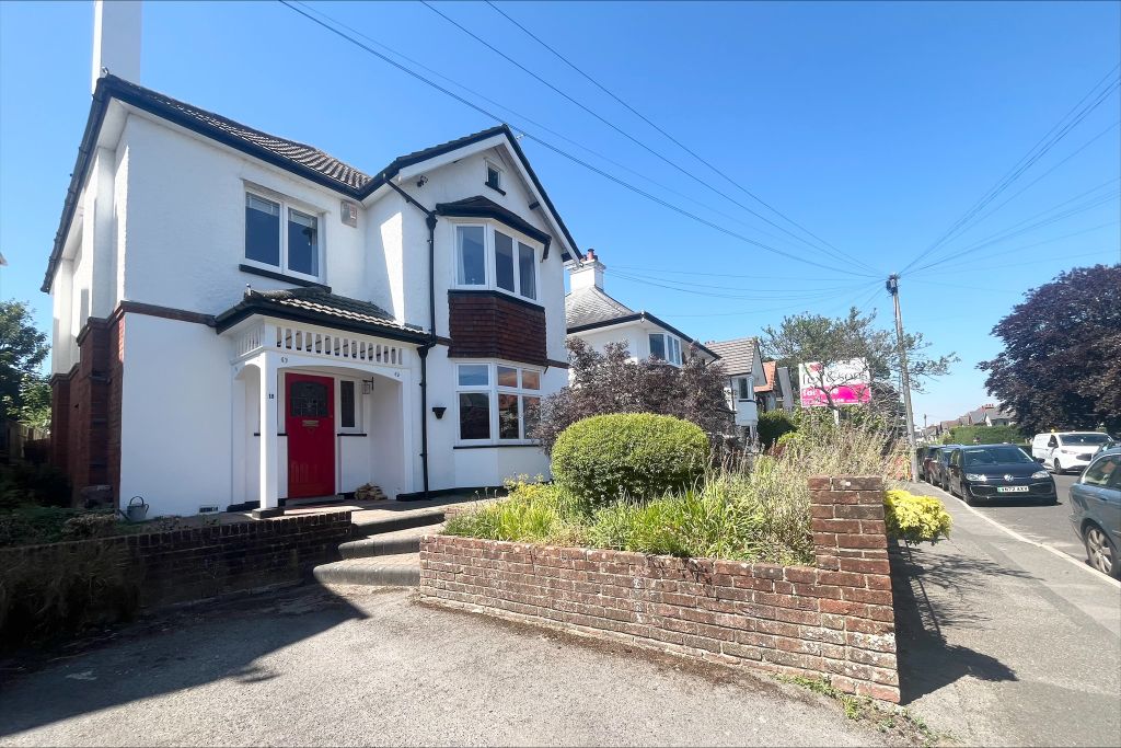 Property photo 1 of 18