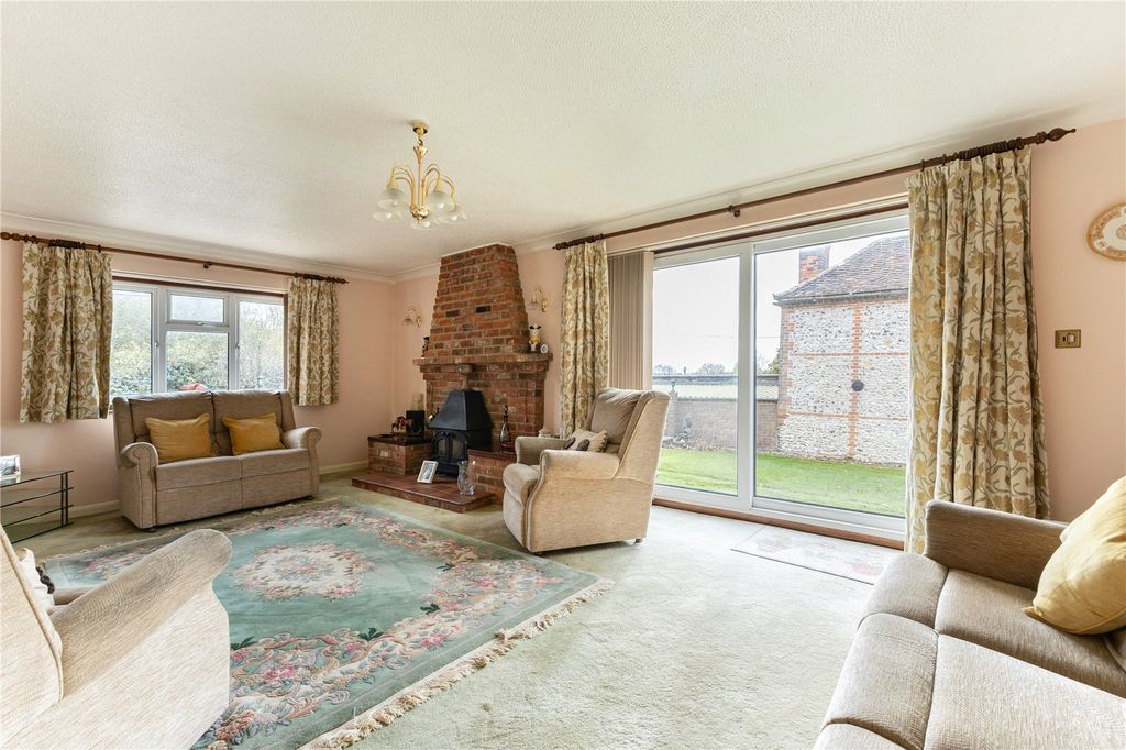 Property photo 2 of 10 Sitting Room