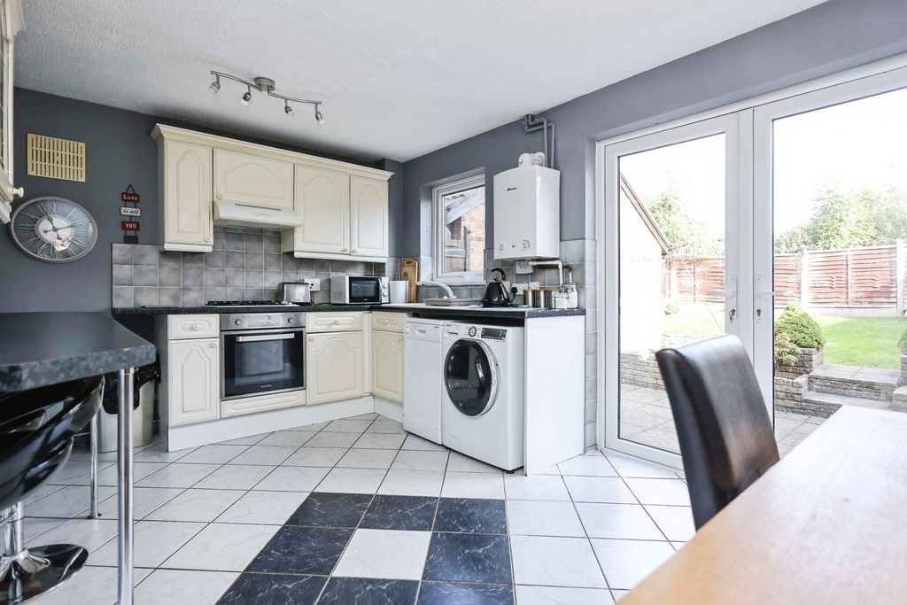 Property photo 3 of 17 Photo