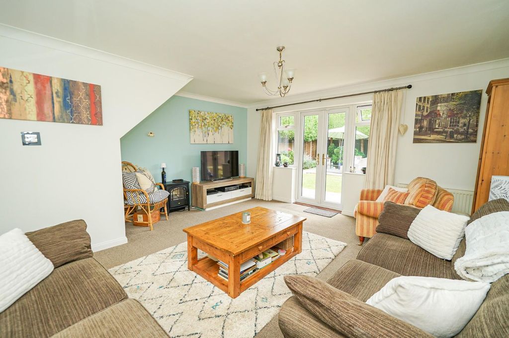 Property photo 2 of 28