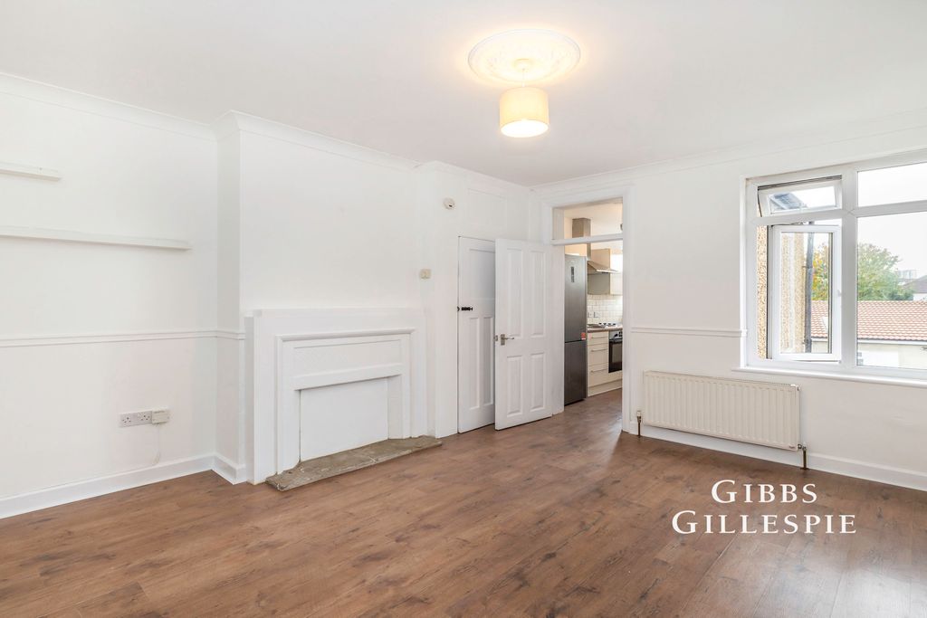 Property photo 3 of 10 Photo