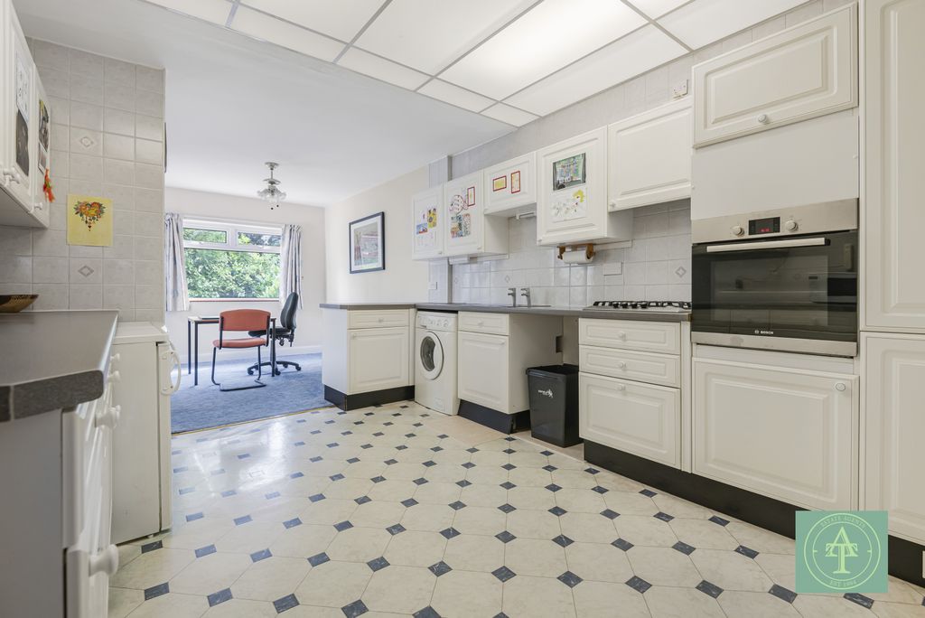 Property photo 3 of 19 Gallery