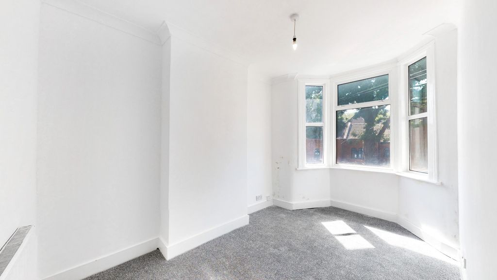 Property photo 3 of 9 2392503